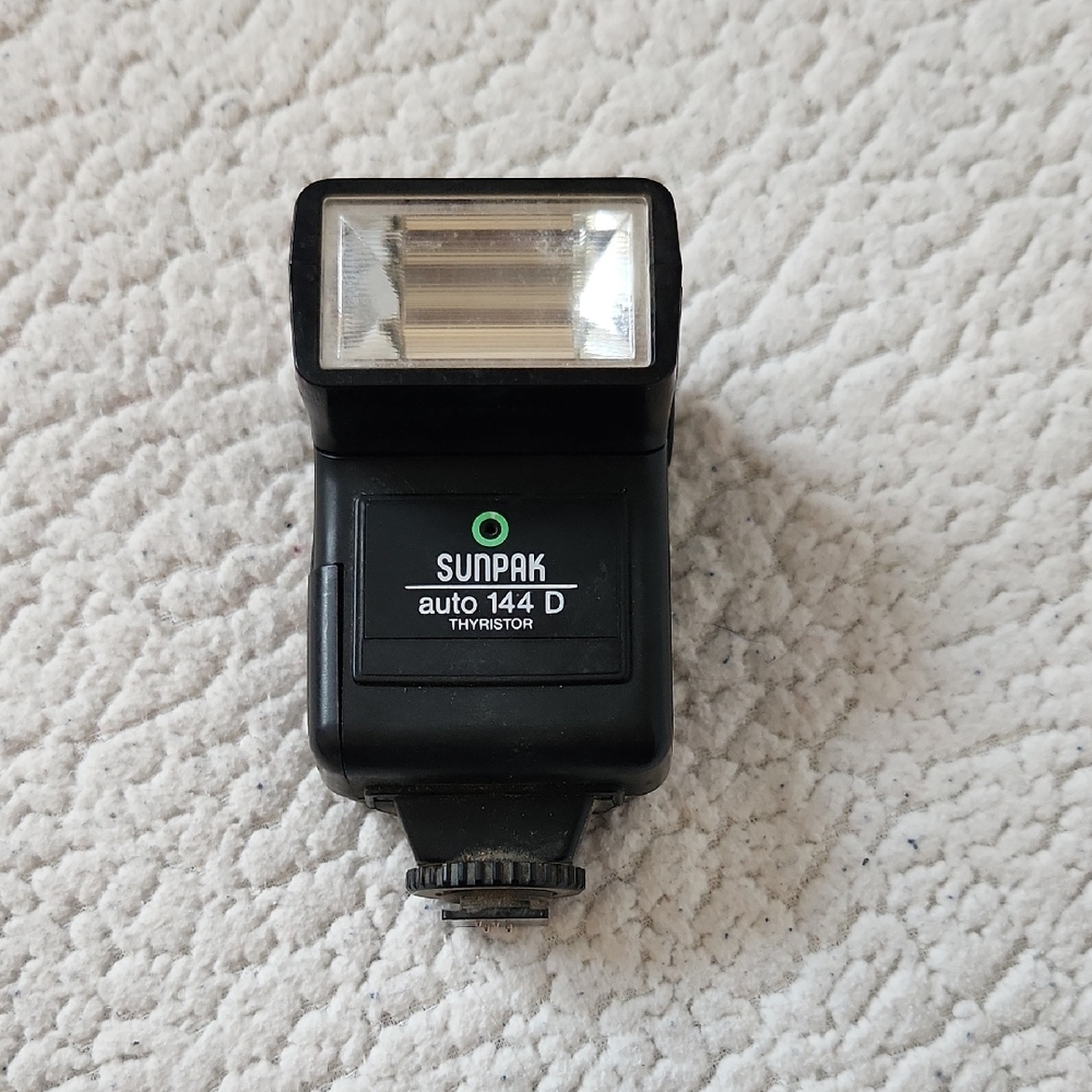 Sunpak Auto 144 D Thyristor Flash Adapter Camera Retro Y2K